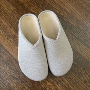 Brand new Rothy’s size 7 Clogs in dove